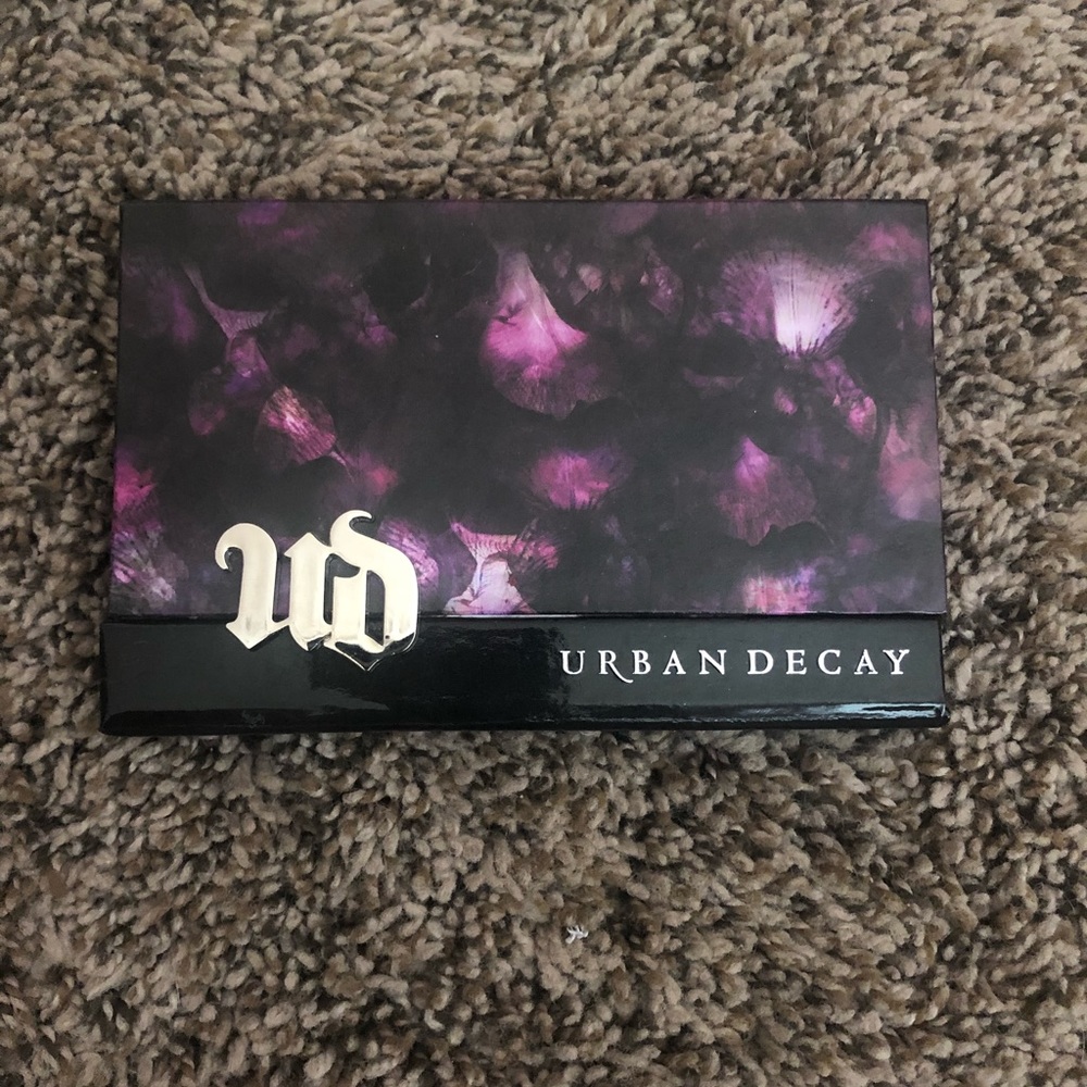 SALE - PRICE FIRM Urban Decay Beauty with an Edge
